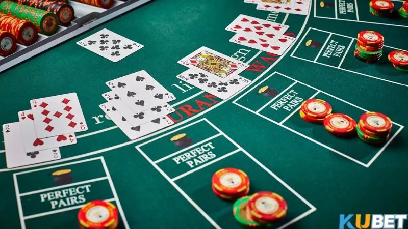 Blackjack (Xì Dách): Luật chơi đơn giản nhưng đòi hỏi chiến thuật